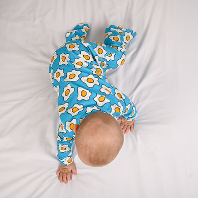 Eggies print cotton sleepsuit