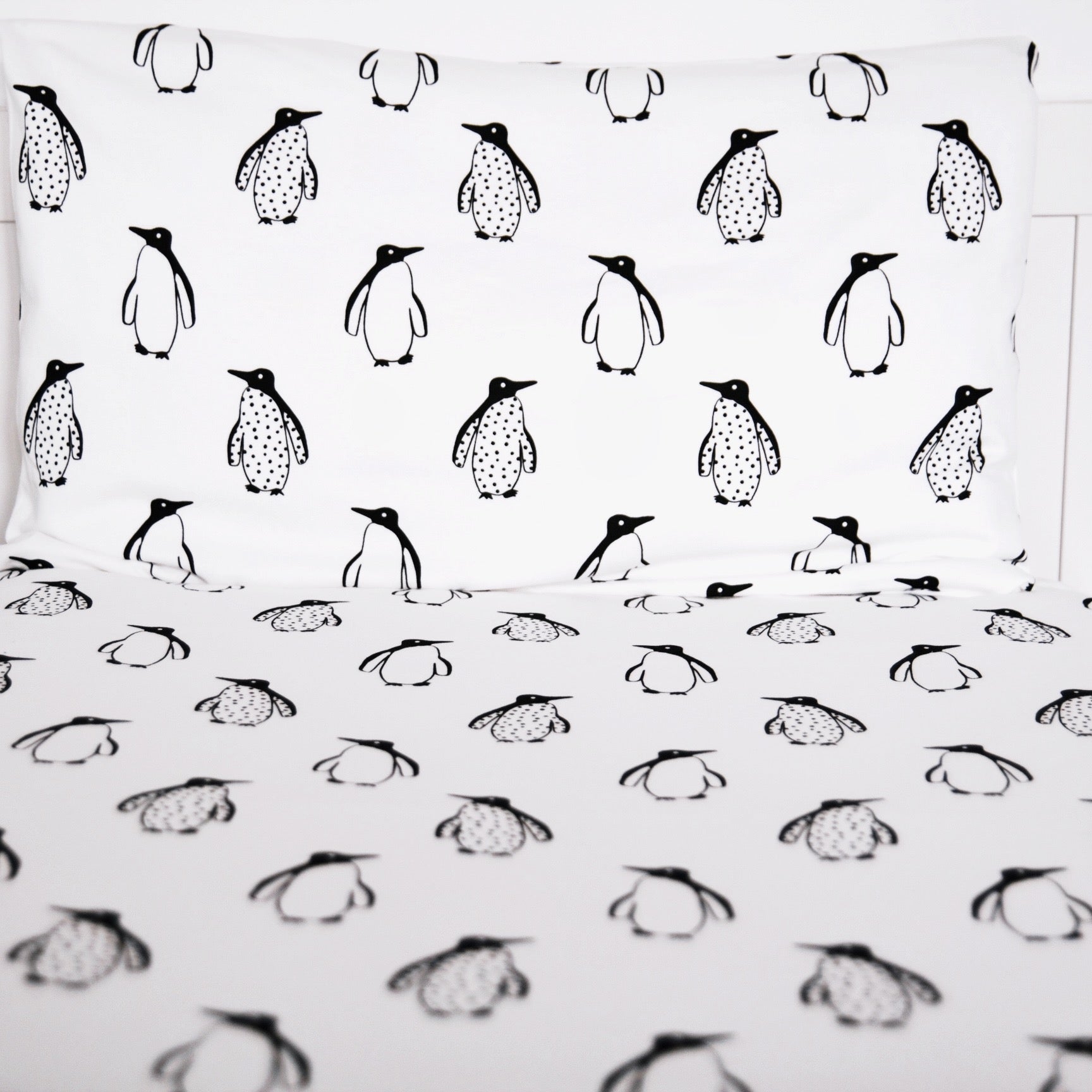 Penguin Cotbed Duvet set Fred Noah