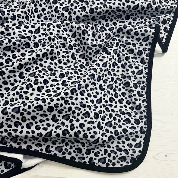 Leopard print XXL blanket